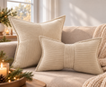 Carica l'immagine nel visualizzatore della galleria, Cord Kissen 2er Set – Dekokissen mit geometrischem Muster und Schleife