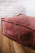 Carica l'immagine nel visualizzatore della galleria, Pouf a sacco quadrato per bambini, sgabello in velluto a coste, ideale per la cameretta dei bambini