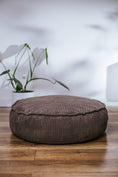 Carica l'immagine nel visualizzatore della galleria, Pouf rotondo in velluto a coste, perfetto per un bambino - comfort per il tuo piccolo