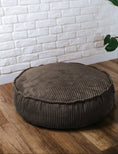 Carica l'immagine nel visualizzatore della galleria, Pouf rotondo in velluto a coste, perfetto per un bambino - comfort per il tuo piccolo