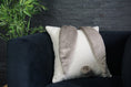Carica l'immagine nel visualizzatore della galleria, Cuscino con orecchie di coniglio e bouclé - Perfetto come regalo e per la decorazione d'interni