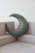 Cargar la imagen en la vista de la galería, Almohada decorativa príncipe de terciopelo