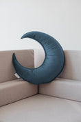 Cargar la imagen en la vista de la galería, Almohada decorativa príncipe de terciopelo