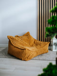 Cargar la imagen en la vista de la galería, Poltrona Orsetto – Comfort e stile in velluto a coste largo