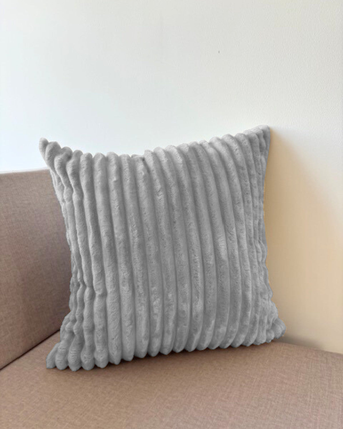 Dekorative Kissen aus breitem Cord