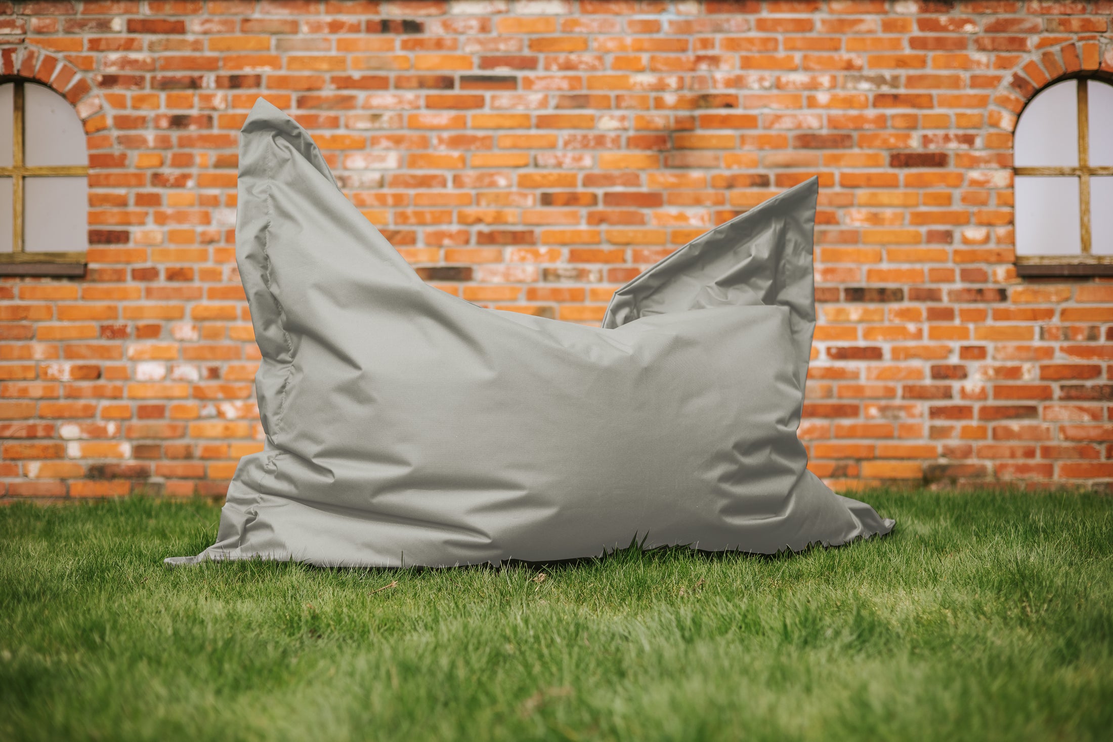 chilly pilley Sitzsack L XL XXL Bodenkissen Beanbag Styropor Füllung Riesensitzsack Sitzkissen Gartenkissen zum Liegen und Sitzen Wasserdicht Wasserabweisend