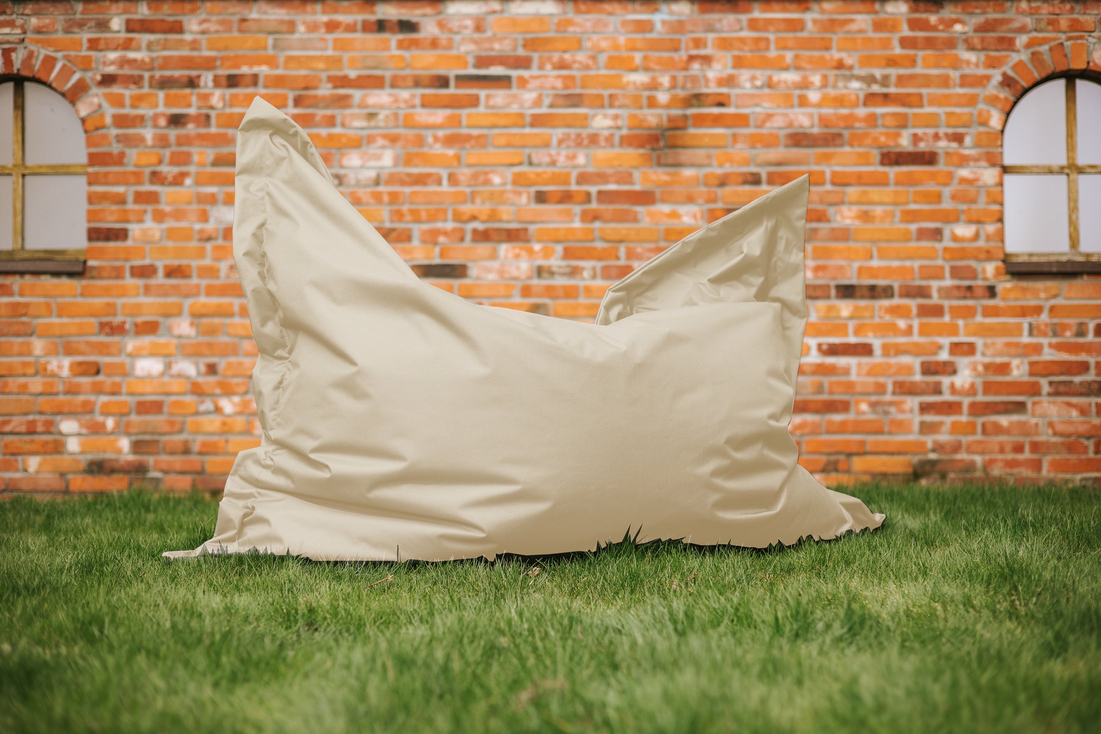 chilly pilley Sitzsack L XL XXL Bodenkissen Beanbag Styropor Füllung Riesensitzsack Sitzkissen Gartenkissen zum Liegen und Sitzen Wasserdicht Wasserabweisend