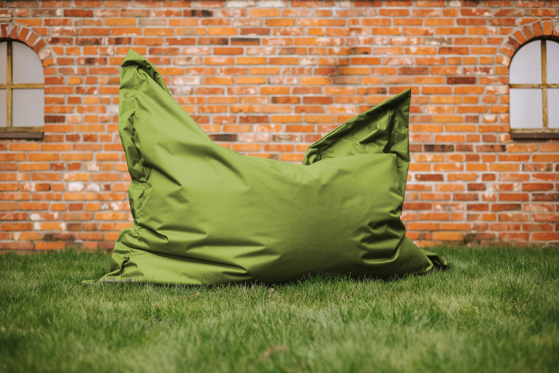 chilly pilley Sitzsack L XL XXL Bodenkissen Beanbag Styropor Füllung Riesensitzsack Sitzkissen Gartenkissen zum Liegen und Sitzen Wasserdicht Wasserabweisend