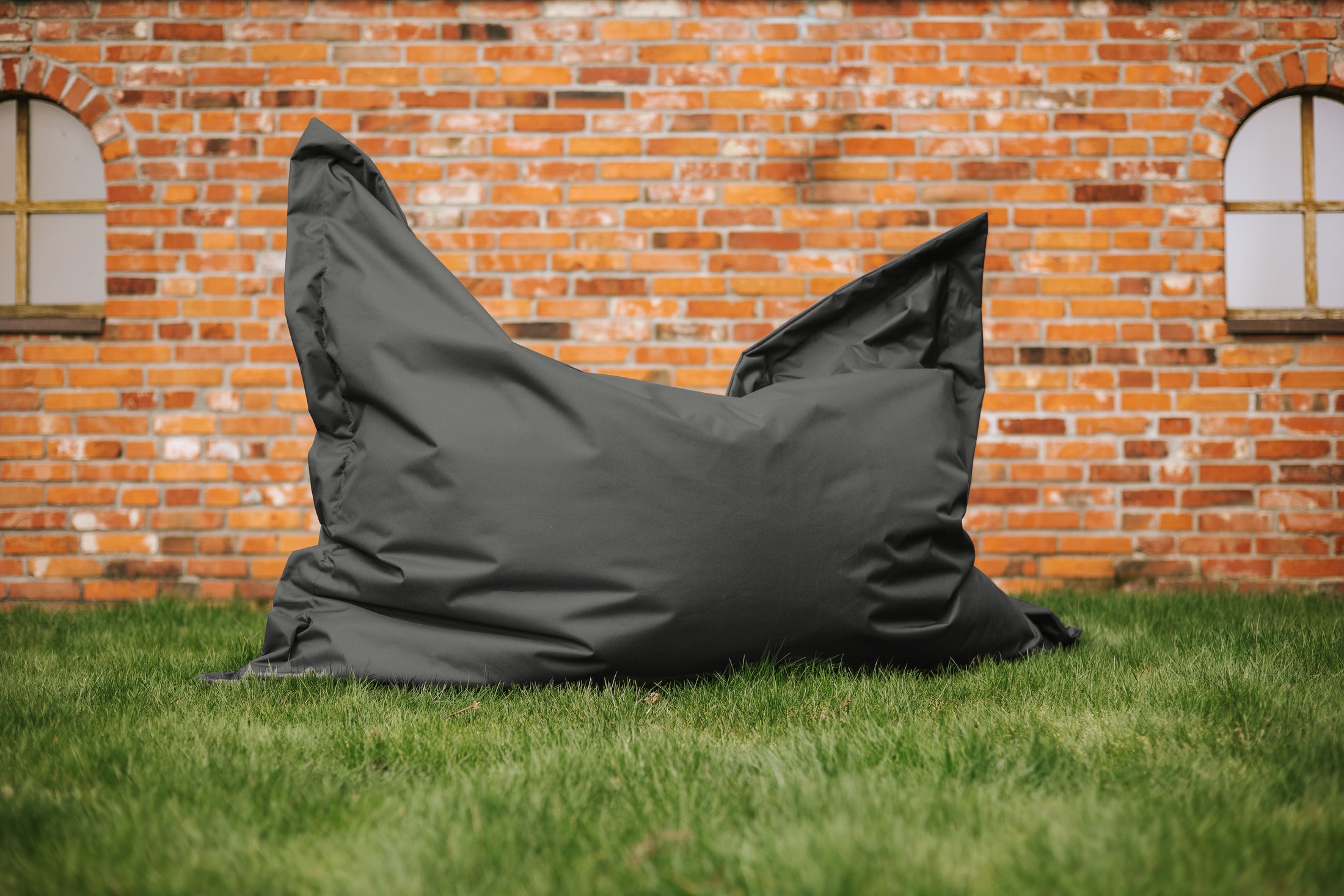 chilly pilley Sitzsack L XL XXL Bodenkissen Beanbag Styropor Füllung Riesensitzsack Sitzkissen Gartenkissen zum Liegen und Sitzen Wasserdicht Wasserabweisend