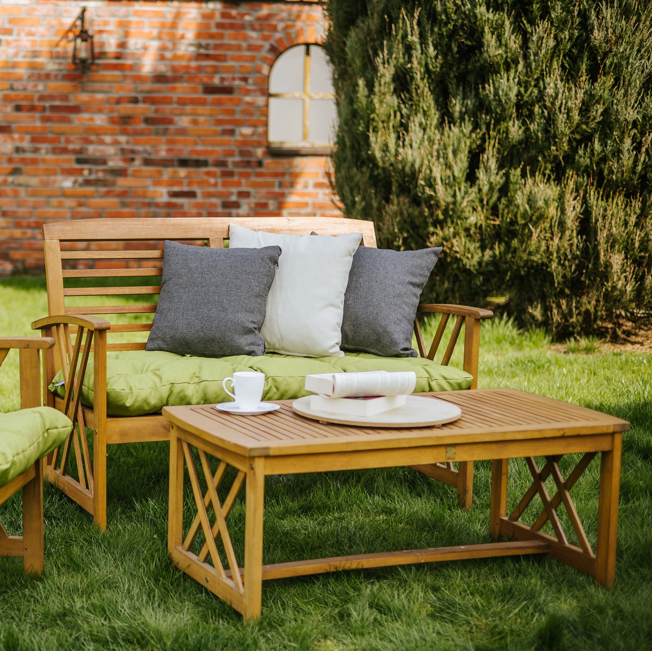 Gestepptes Gartenbankkissen mit Gürtelschlaufen