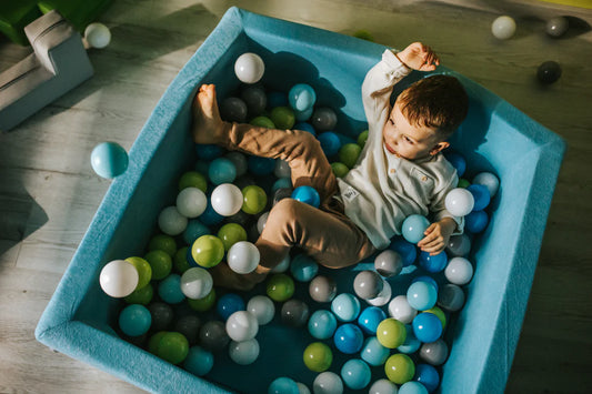 Morbida piscina retangolare con palline di plastica per bambini 