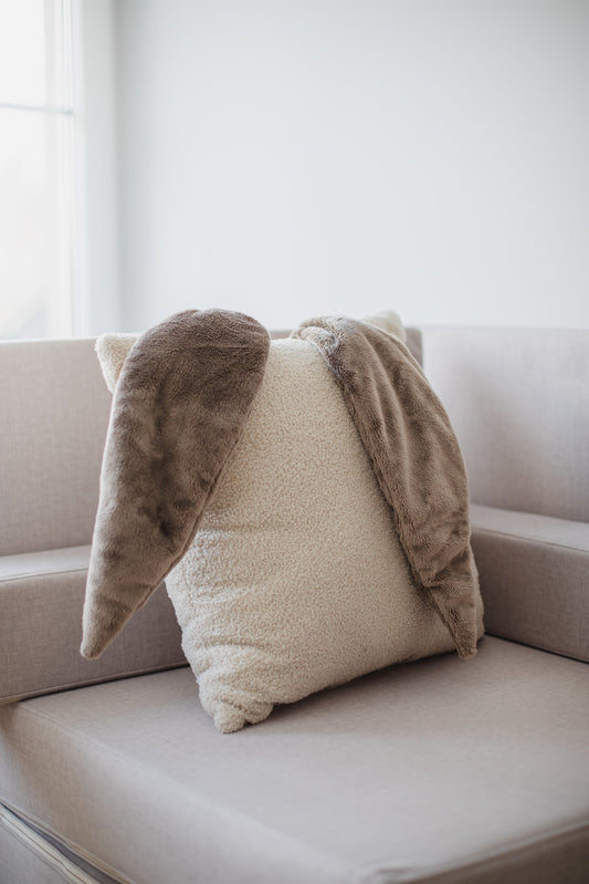 Cuscino con orecchie di coniglio e bouclé - Perfetto come regalo e per la decorazione d'interni